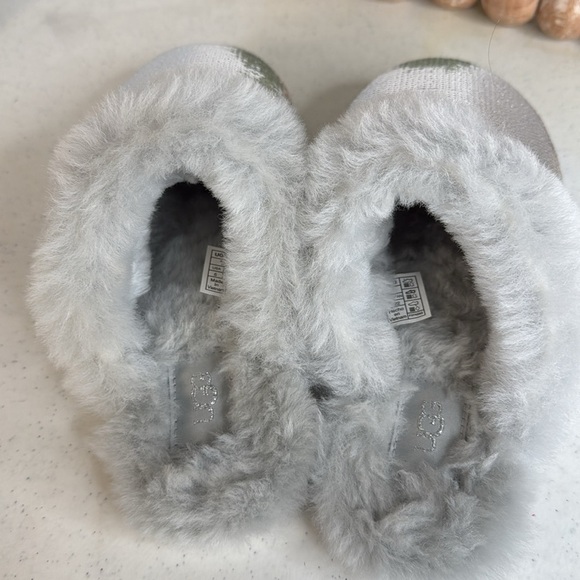 UGG
SCUFFETTE MIRROR BALL - Slippers - silver Sz 5 - Picture 7 of 9